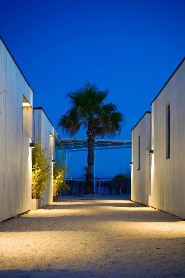 Boutique Style Eco-Beachhouse, Private Jacuzzi Privlaka  Esterno foto