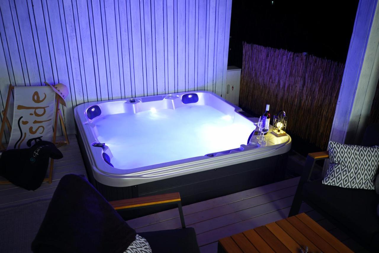 Boutique Style Eco-Beachhouse, Private Jacuzzi Privlaka  Esterno foto