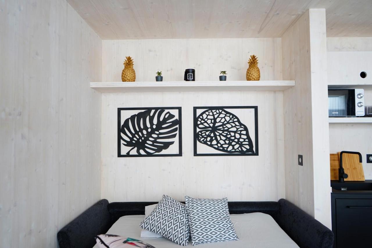 Boutique Style Eco-Beachhouse, Private Jacuzzi Privlaka  Esterno foto