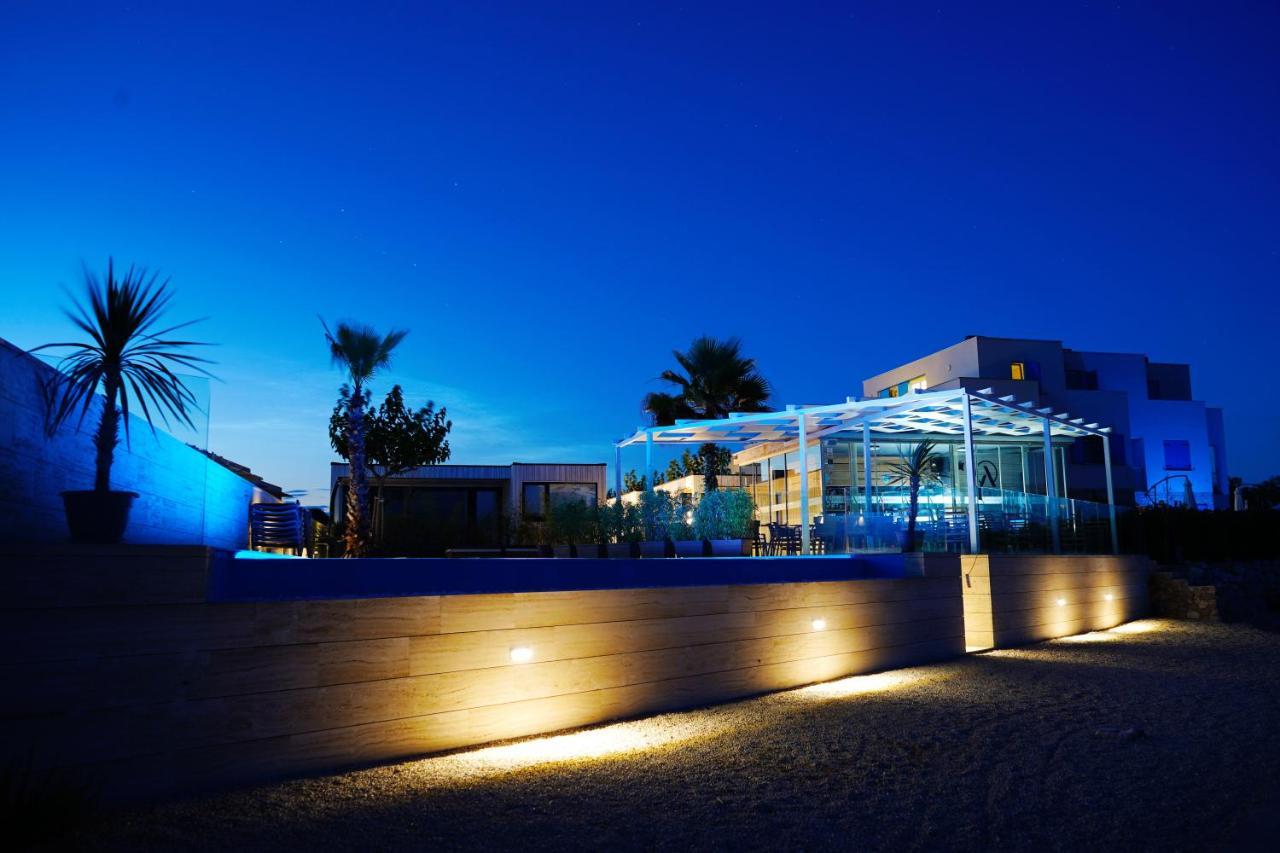 Boutique Style Eco-Beachhouse, Private Jacuzzi Privlaka  Esterno foto