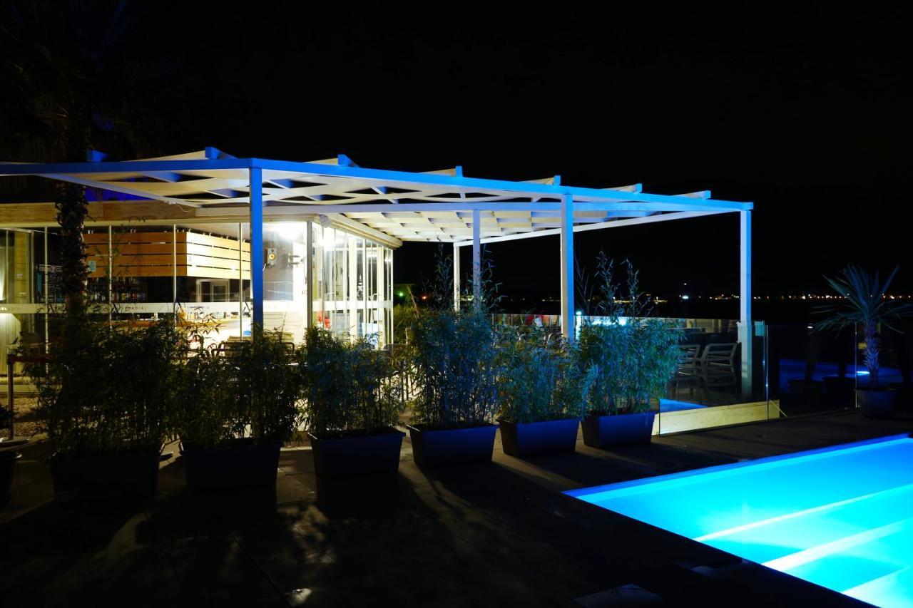 Boutique Style Eco-Beachhouse, Private Jacuzzi Privlaka  Esterno foto