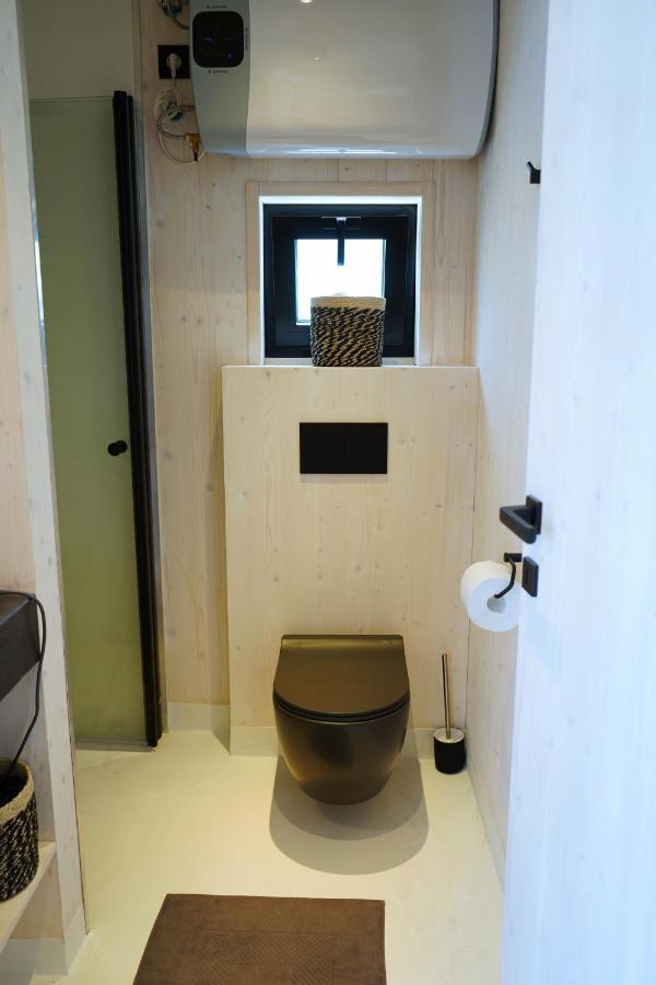 Boutique Style Eco-Beachhouse, Private Jacuzzi Privlaka  Esterno foto