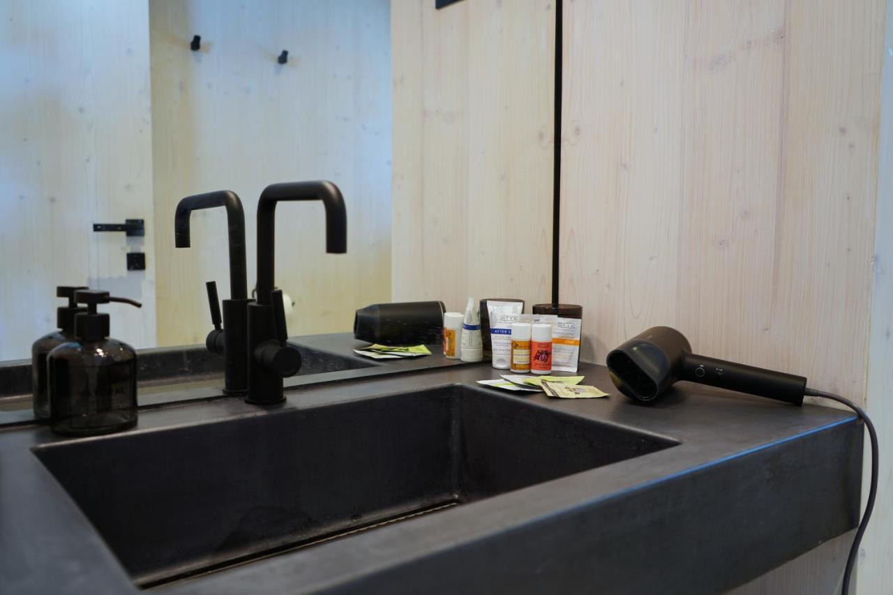 Boutique Style Eco-Beachhouse, Private Jacuzzi Privlaka  Esterno foto