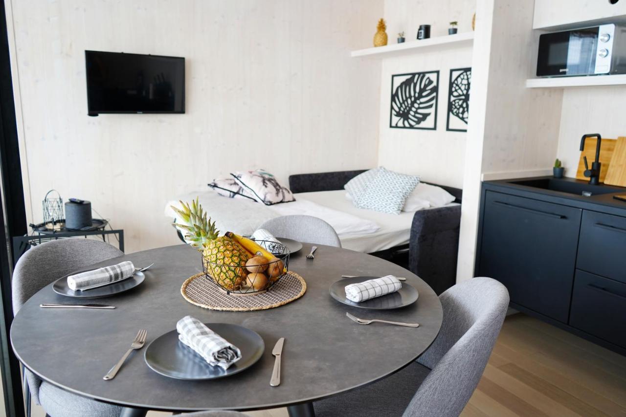 Boutique Style Eco-Beachhouse, Private Jacuzzi Privlaka  Esterno foto
