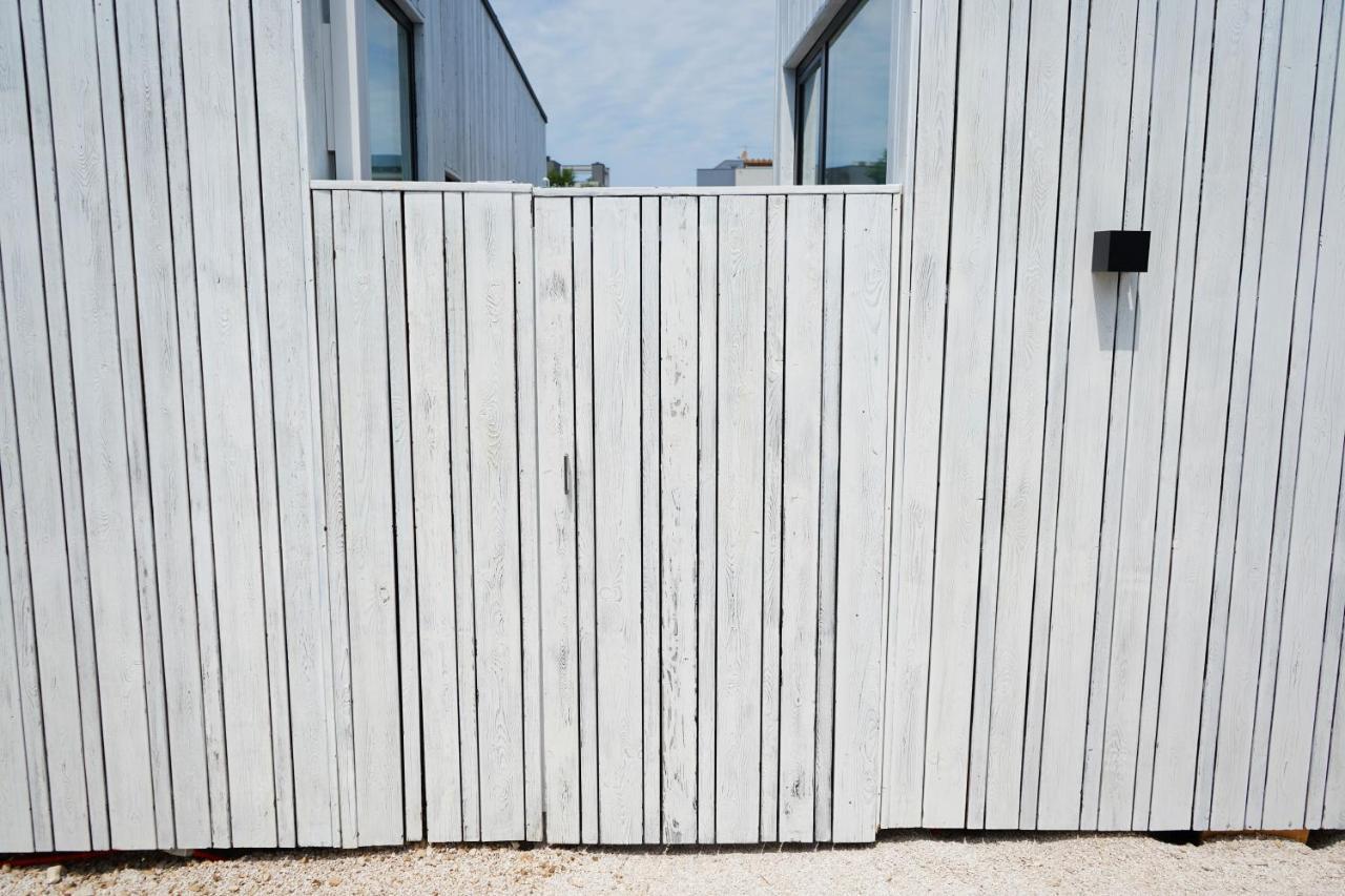 Boutique Style Eco-Beachhouse, Private Jacuzzi Privlaka  Esterno foto