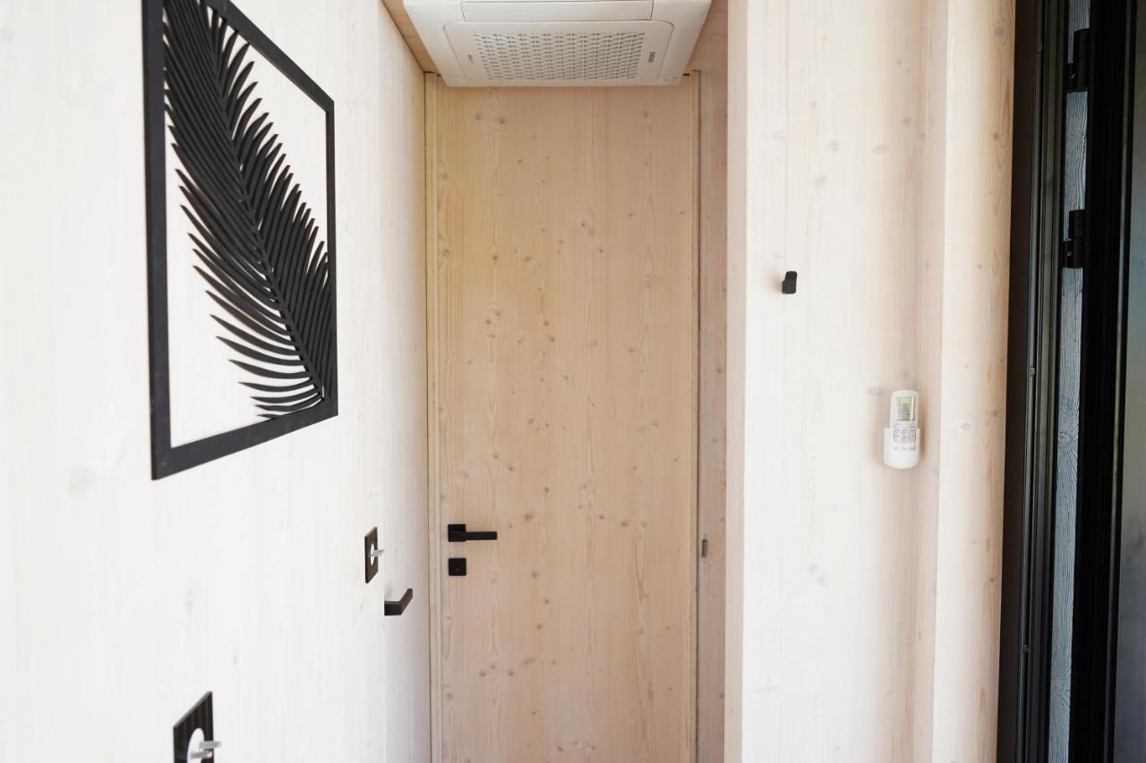Boutique Style Eco-Beachhouse, Private Jacuzzi Privlaka  Esterno foto